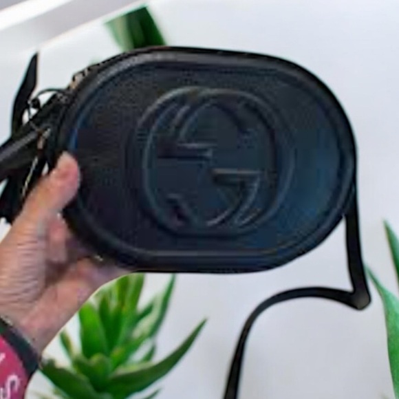 Gucci
Women's Black Logo Leather Camera Bag - Picture 7 of 17